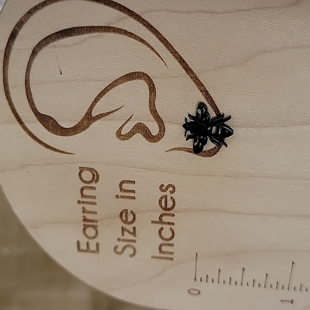 Hollow Cut Bee Stud Earrings, choice of color - Picture 3 of 4